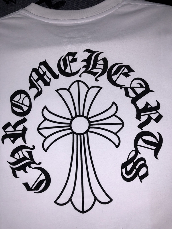 ブランドTシャツ着用イメージ